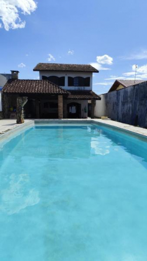 Refúgio com piscina perto da praia
